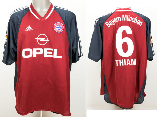 Pablo Thiam am 30.09.2001 gegen den VfB Stuttgart, München, Bayern - Trikot 2001/2002