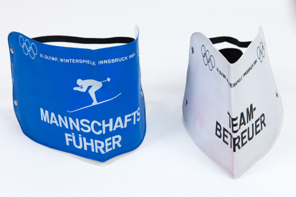 2 Plastik-Armbinden IX. Olympische Winterspiele, Armbinde Innsbruck 1964