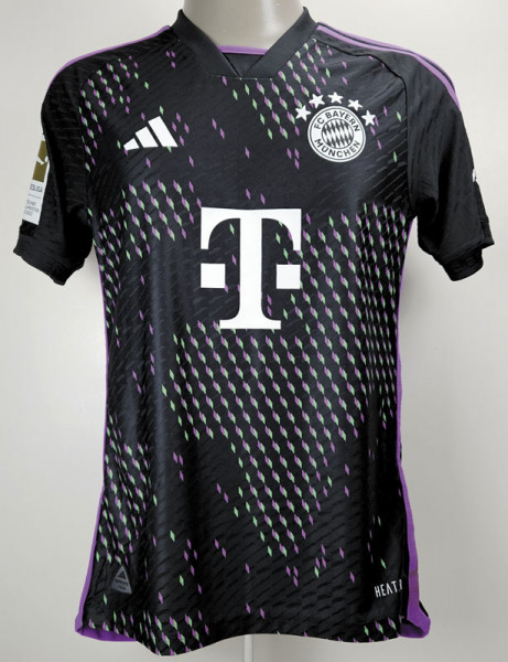 Serge Gnabry am 02.09.2023 gegen Mönchengladbach, München, FC Bayern - Trikot 2023/2024