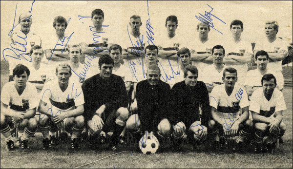 Stuttgart,VfB - 1968: Magazinfoto des VfB Stuttgart 1968 mit Signaturen